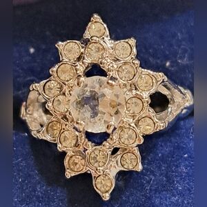 Vintage Uncas Crystal Rhinestone Cluster Cocktail Ring Silver Tone Sz 8